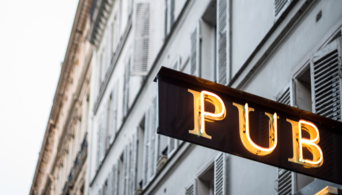 Government calls time on red tape for pubs, clubs, and restaurants